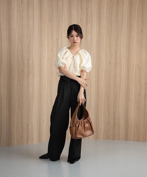 amiur ボリュームブラウス Amiur（エミレ）の「leather volume blouse（シャツ/ブラウス）」 - WEAR