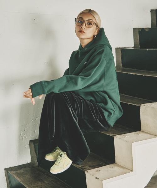 HEREIAM パーカー 「HEREIAM」ユニセックス/ワッペンロゴ裏起毛