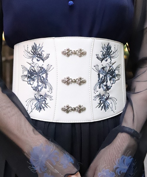 極美品 布ベルト 民族コルセット 付け襟 刺繍 axes femme ベルト 彼岸花刺繍コルセットベルト レディース