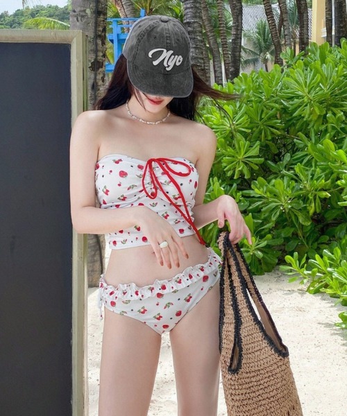 gossip!ロサンゼルス 水着 「Y2Kガーリー」 いちご柄フリルビキニ