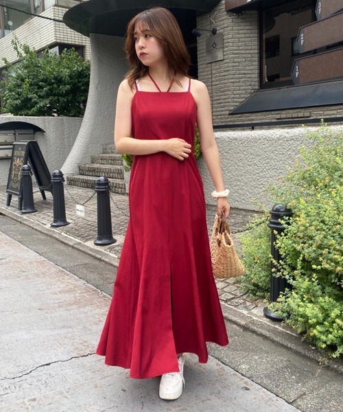 断捨離中♪★akiki ホルターネック ロング ワンピース 赤 新品★ ☆akiki ホルターネック ロング ワンピース 赤 新品☆ - メルカリ
