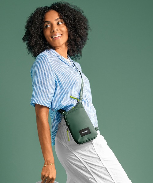 PacSafe（パックセーフ） ショルダーバッグ GO Tech Crossbody/テック 
