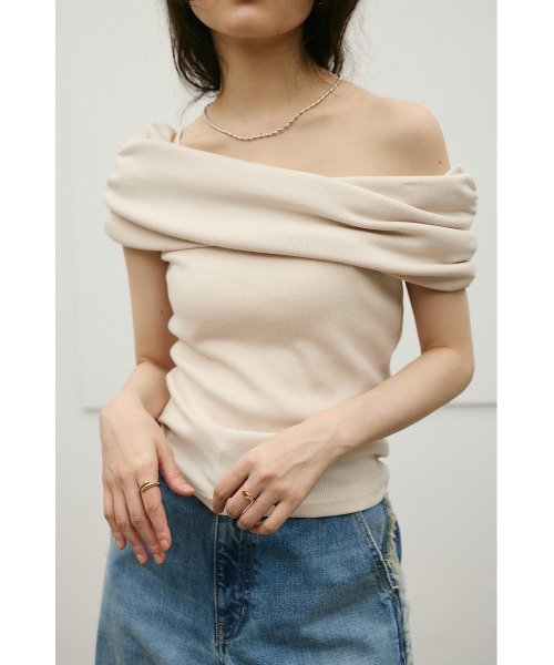 tシャツ ギャザーオフショルトップ レディースの画像