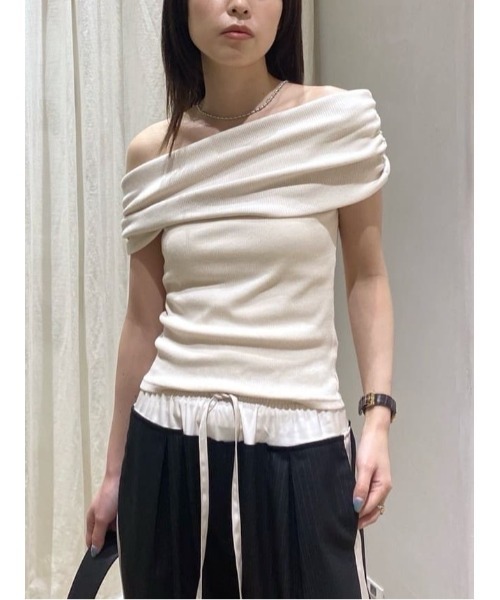 tシャツ ギャザーオフショルトップ レディースの画像