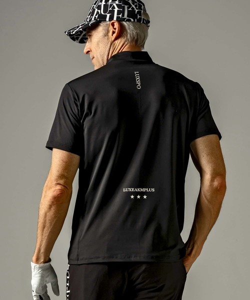 LUXEAKMPLUS 24SS バック ロゴ 半袖 モックネック Tシャツ LUXEAKMPLUS(リュクスエイケイエムプラス)ゴルフ バーチカルロゴ