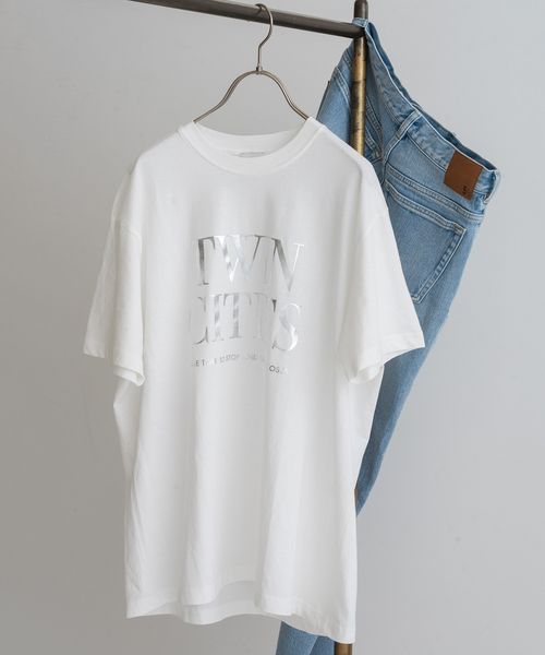 Spick & Span 【DESIGNERS REMIX】スリーブレスTシャツ Spick & Span - 【2024SS】Spick & Span 箔ロゴプリントTシャツ