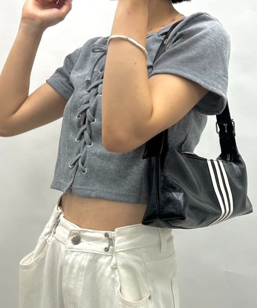 リボン付きグレー/ブラック半袖Tシャツ moment+ tシャツ クロスリボンフリルカラー半袖ストライプレース
