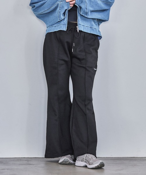 SKIMS ハート刺繍付き黒フレアパンツ SKIMS Heart Cotton Blend Jersey Leggings | Nordstrom