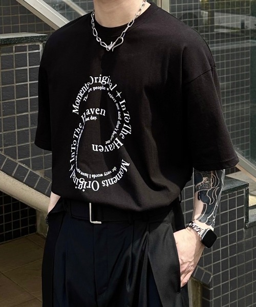 Chikashitsu+（チカシツプラス） tシャツ 「Chikashitsu +」logo