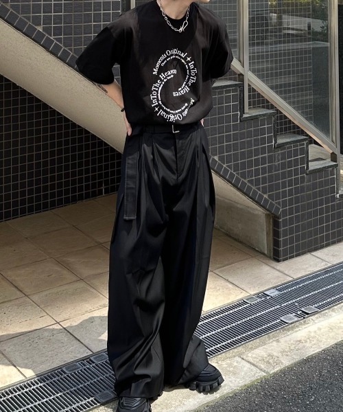Chikashitsu+（チカシツプラス） tシャツ 「Chikashitsu +」logo