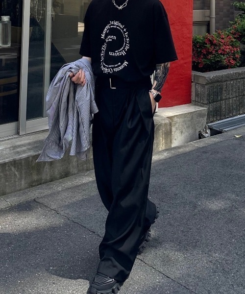 Chikashitsu+（チカシツプラス） tシャツ 「Chikashitsu +」logo