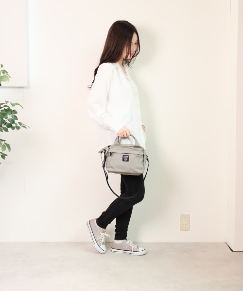 ショルダーバッグ バッグ LISA LARSON リサラーソン ウォレット