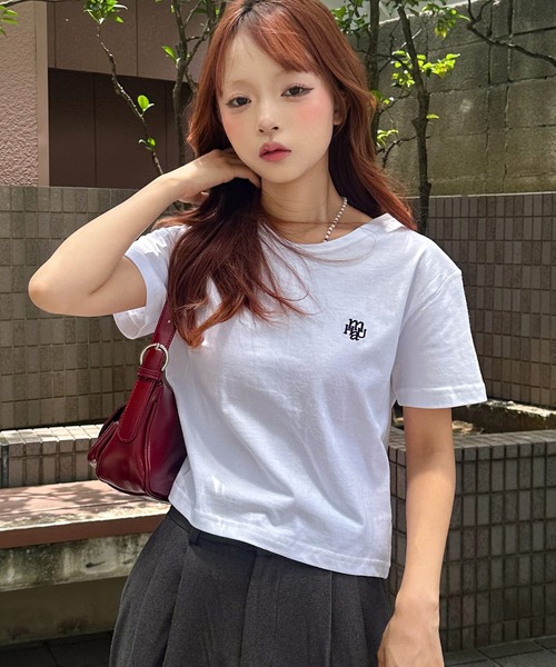 tシャツ A'GEM/9 × .kom「muah muah/ムーアムーア」STITCH LOGO CROP