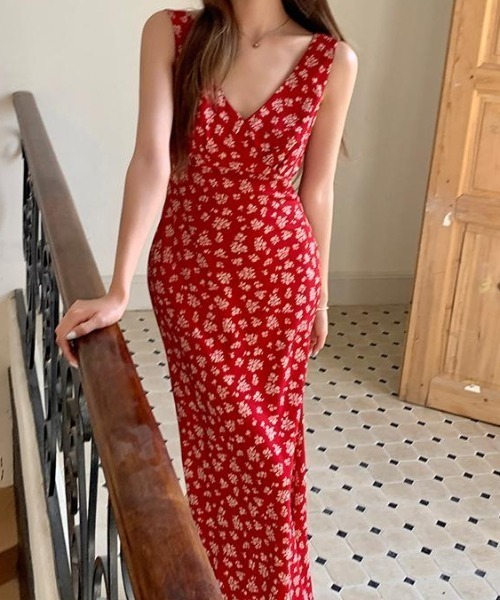 フラワー柄ノースリーブワンピース Aelina ワンピース Vネックノースリーブフラワー柄ワンピース