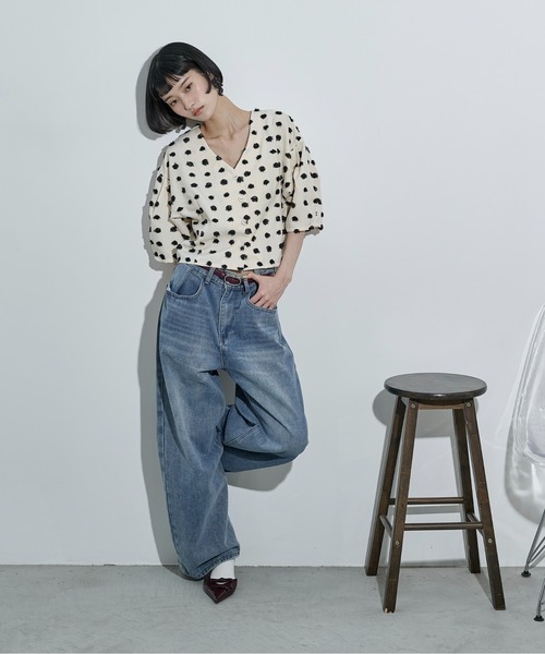 ブラウス シャツ 2wayドットジャガードタックスリーブクロップドブラウス レディースの画像