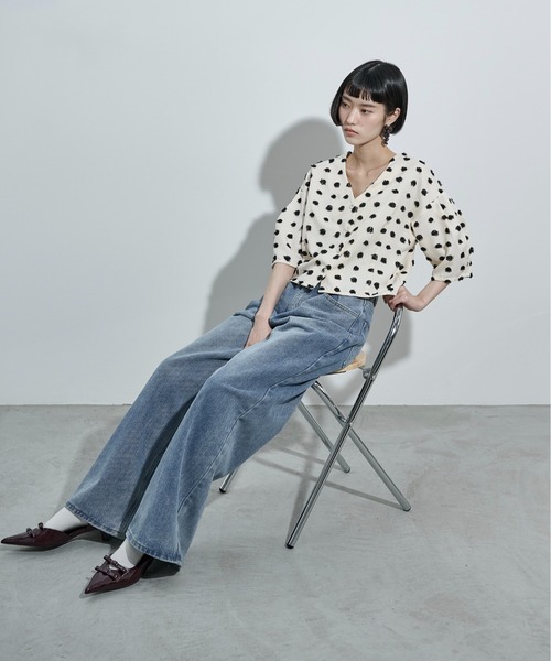 ブラウス シャツ 2wayドットジャガードタックスリーブクロップドブラウス レディースの画像