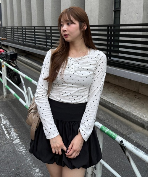 continuer de NICE CLAUP tシャツ ガーリーな雰囲気を引き立てる、花柄