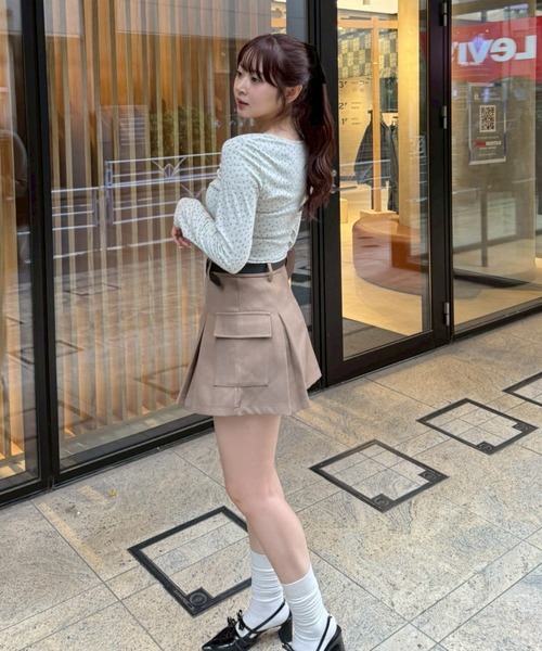 continuer de NICE CLAUP tシャツ ガーリーな雰囲気を引き立てる、花柄