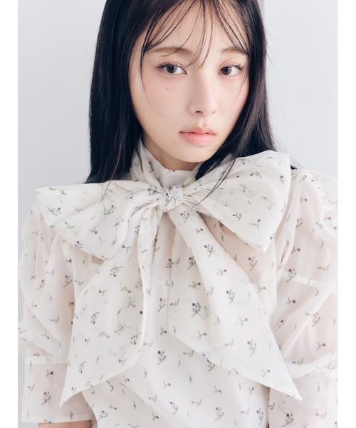 LILY BROWN（リリーブラウン） ブラウス シャツ オーガンザボウタイ