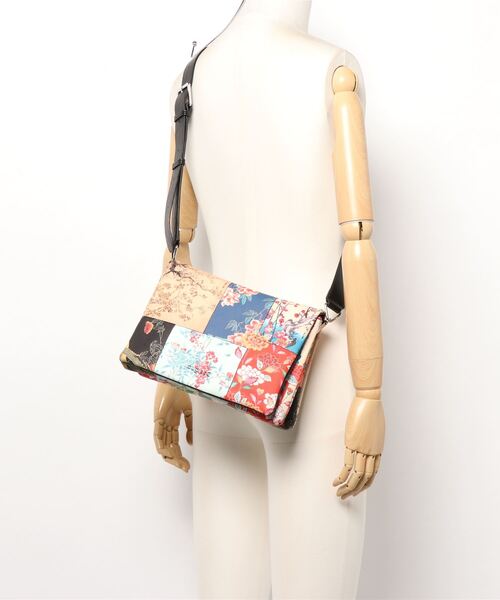限定SALE爆買い ショルダーバッグ バッグ 花柄プリントパッチワークのクロスボディバッグ ZOZOTOWN PayPayモール店 - 通販 - PayPayモール 特典進呈