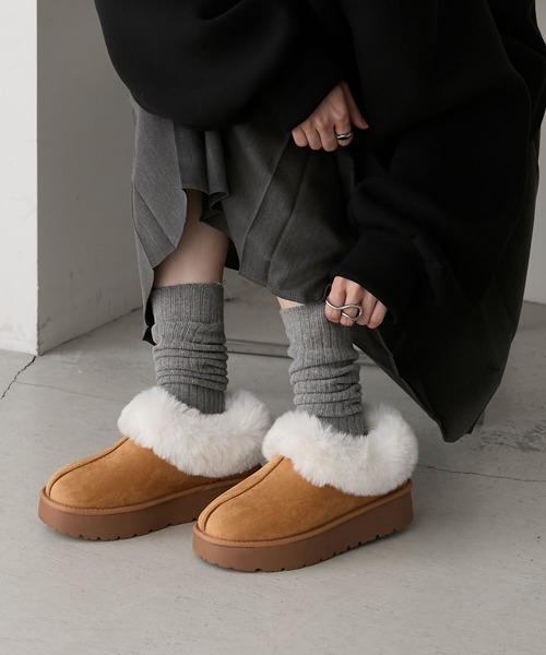 新品未使用品 ZARA ハローキティ ライニングアンクルブーツ ムートンブーツ