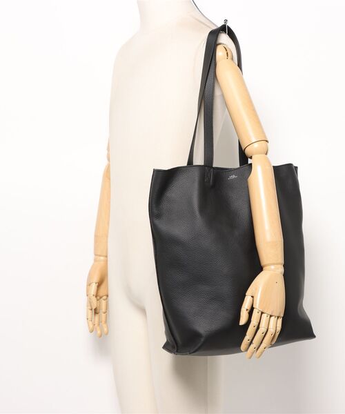A.P.C. ショルダーバッグ バッグ CABAS MAIKO レディース