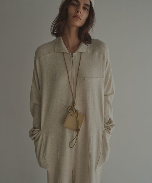 ETRE TOKYO（エトレトウキョウ） レザーコードカラビナスクエアパース