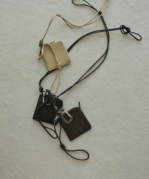 ETRE TOKYO（エトレトウキョウ） レザーコードカラビナスクエアパース