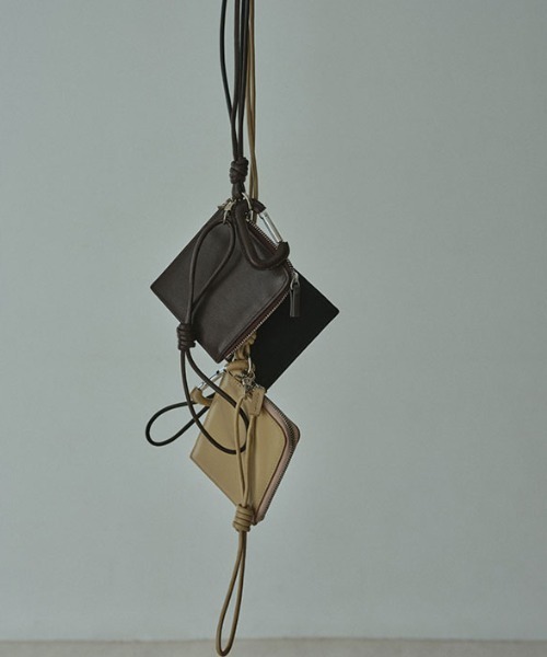 ETRE TOKYO（エトレトウキョウ） レザーコードカラビナスクエアパース