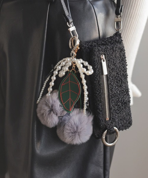 DONOBAN（ドノバン） チャーム ラビットファーさくらんぼチャーム