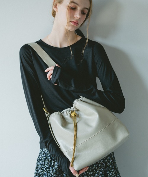 ショルダーバッグ バッグ heart charm shoulder bag / ハート金具 