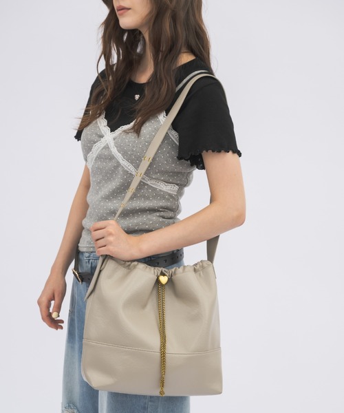 idem heart charm shoulder bag ベージュ heart charm shoulder bag / ハート金具バッグ（ショルダー
