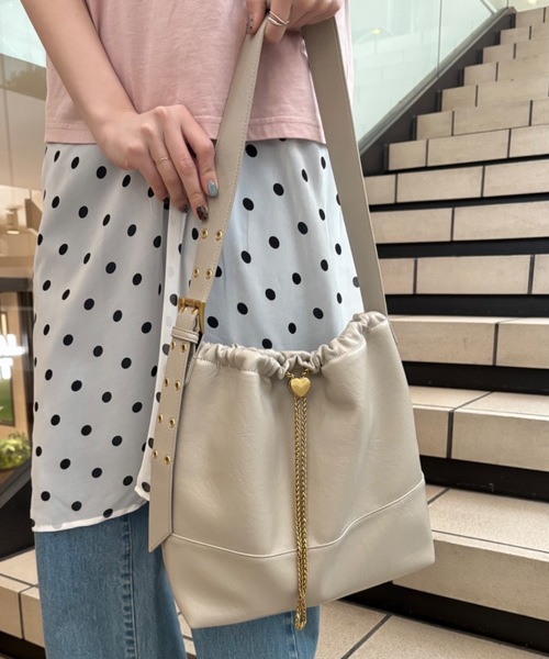 idem heart charm shoulder bag ベージュ ショルダーバッグ バッグ heart charm shoulder bag / ハート