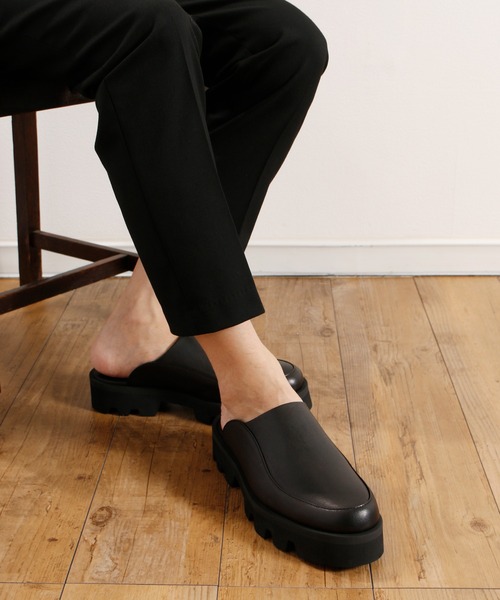 Padrone ブラック トングサンダル And A サンダル PADRONE パドローネ / STRAP SANDALS ビブラム