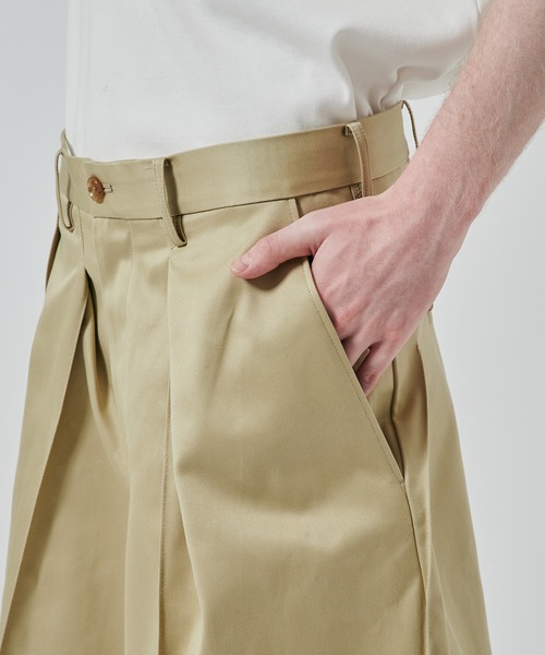 KHOKI パンツ 「KHOKI」別注 Pleat-design shorts メンズ