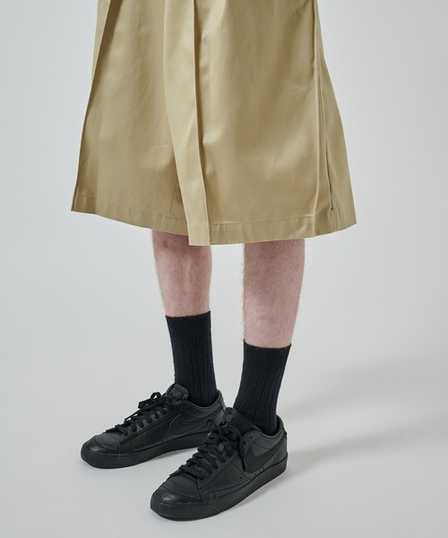 KHOKI パンツ 「KHOKI」別注 Pleat-design shorts メンズ