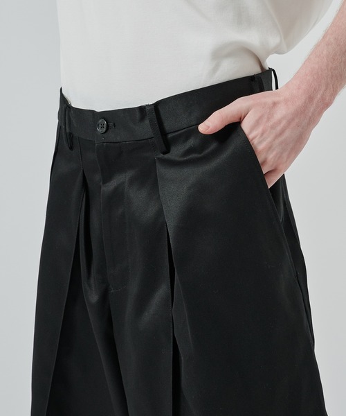 KHOKI パンツ 「KHOKI」別注 Pleat-design shorts メンズ
