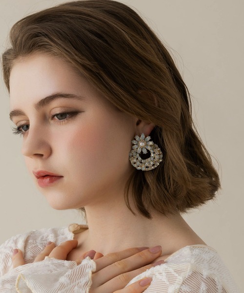 美品　Laditte　フラワーピアス　花　梨花 美品 Laditte フラワーピアス 花 梨花 - メルカリ