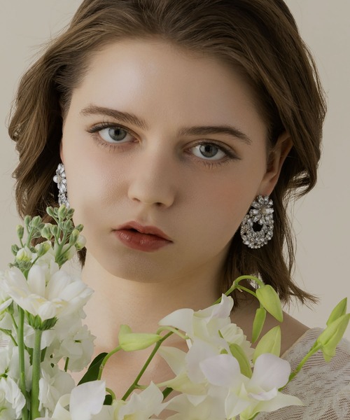 美品　Laditte　フラワーピアス　花　梨花 Laditte フラワーピアス 花 梨花 - メルカリ