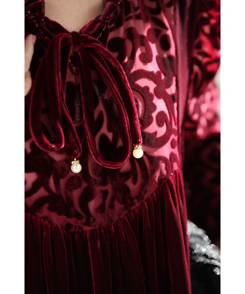 cawaii ワンピース アラベスク柄浮かび上がるシアー袖ベロアミディアム