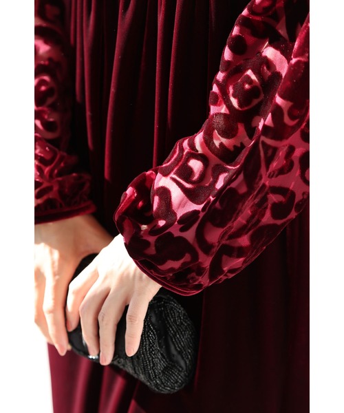 cawaii ワンピース アラベスク柄浮かび上がるシアー袖ベロアミディアム