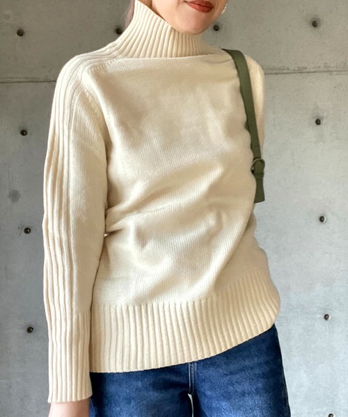 POLO LAUREN ベージュ ニット タートルネック サイドスリットポンチョ POLO LAUREN ベージュ ニット タートルネック サイドスリット