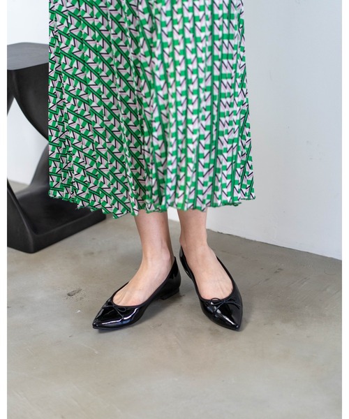 バレエシューズ パンプス ポインテッドトゥ フラット バレエシューズ エナメルシリーズの画像