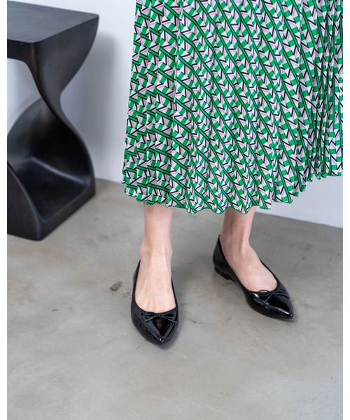 バレエシューズ パンプス ポインテッドトゥ フラット バレエシューズ エナメルシリーズの画像