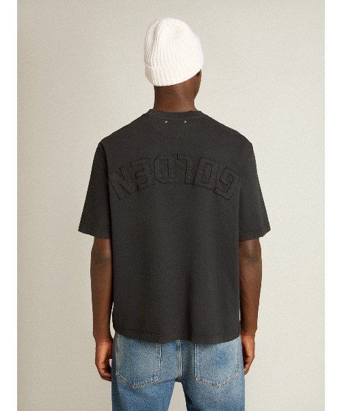 tシャツ Tシャツ（ウォッシュドブラック） バックに逆さまのロゴ - Asian fit メンズ レディースの画像