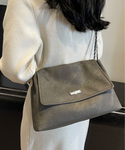 フェイクレザーショルダーバッグ Ada. ショルダーバッグ バッグ フェイクレザーショルダーボディバッグ