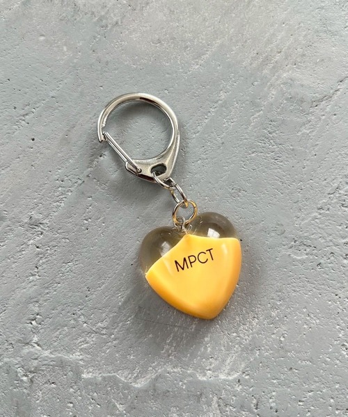 イエローハート キーホルダー イエローハート×ドリンクくまチャーム キーホルダー - メルカリ