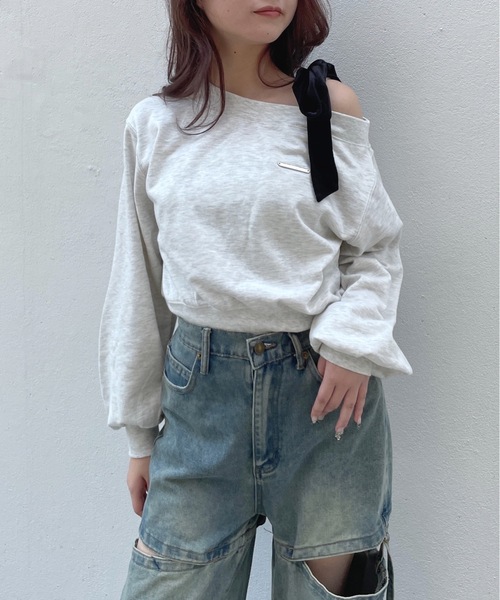 Thevon【YUNA企画】 袖ロゴ刺繍3WAYワンショルスウェット ベージュ Thevon YUNA企画 袖ロゴ刺繍3WAYワンショルスウェット ベージュ M