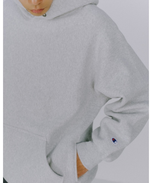 「Champion」 プルオーバーパーカー LARGE ブラック系その他 メンズの画像
