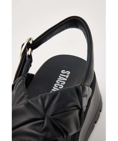 美品STACCATO クロスストラップ 厚底サンダル黒24.5cm STACCATO | ベックイプラットフォームクロスサンダル (サンダル